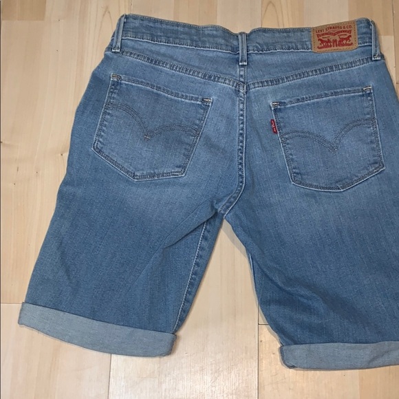Like new Levi Blue Denim Shorts - Picture 3 of 8